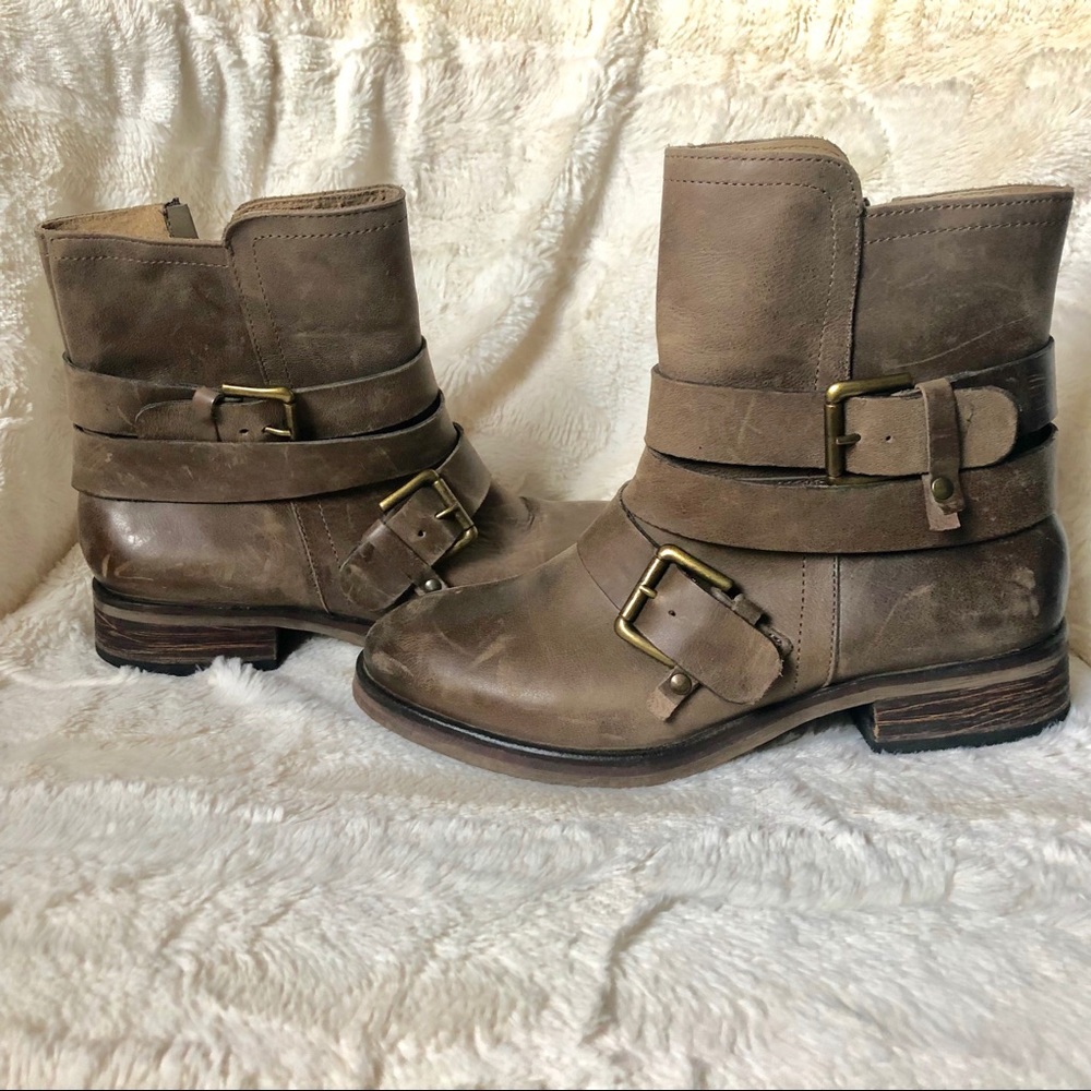 Distressed T&B Boots